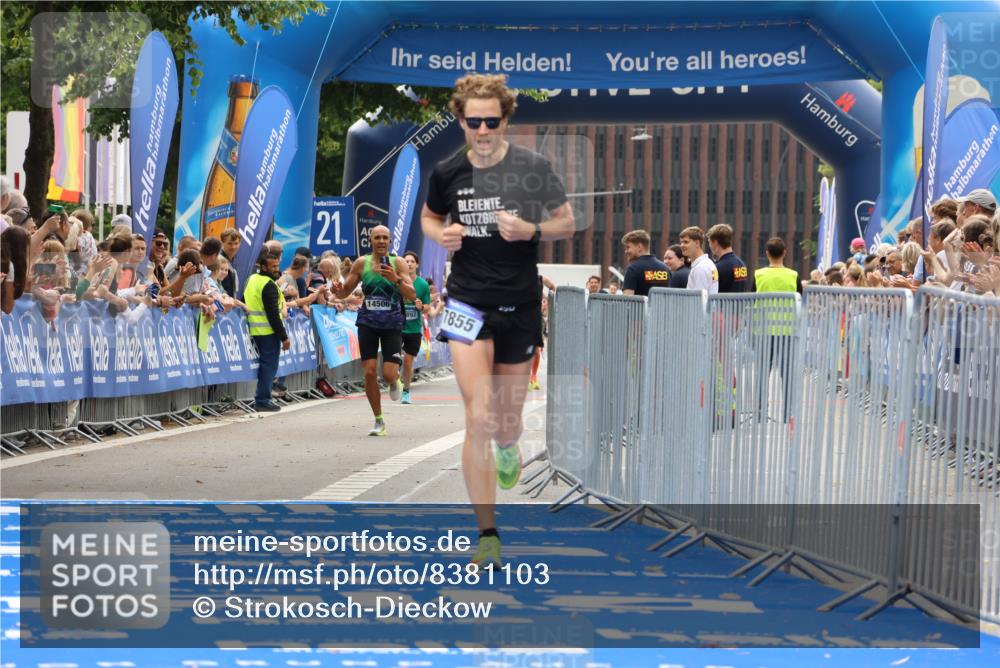 29.06.2025 - hella hamburg halbmarathon Strokosch-Dieckow http://msf.ph/oto/8381103 29.06.2025 10:24:26 Ziel 7855, 18695 meine-sportfotos.de