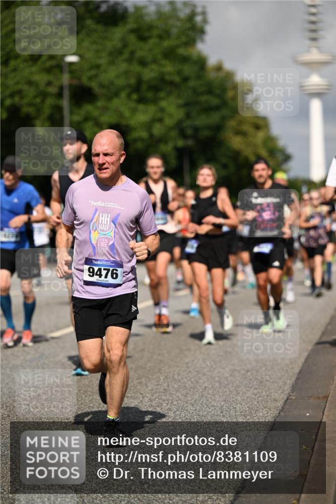 29.06.2025 - hella hamburg halbmarathon Dr. Thomas Lammeyer http://msf.ph/oto/8381109 29.06.2025 09:59:00 Kennedybrücke 1683, 1884, 2274, 2287, 2411, 2592, 2596, 2706, 2708, 3087, 3208, 3209, 3258, 3435, 3747, 3985, 4093, 4121, 4189, 4832, 5102, 5399, 5459, 5638, 5705, 5915, 6027, 6054, 6158, 6421, 6532, 6662, 6723, 6836, 7052, 7659, 8117, 8153, 8218, 8371, 8437, 8454, 8487, 8577, 8693, 8720, 8889, 8927, 9031, 9032, 9093, 9159, 9386, 9476, 9529, 9649, 9720, 9786, 9869, 9959, 10053, 10115, 10122, 10184, 10423 meine-sportfotos.de