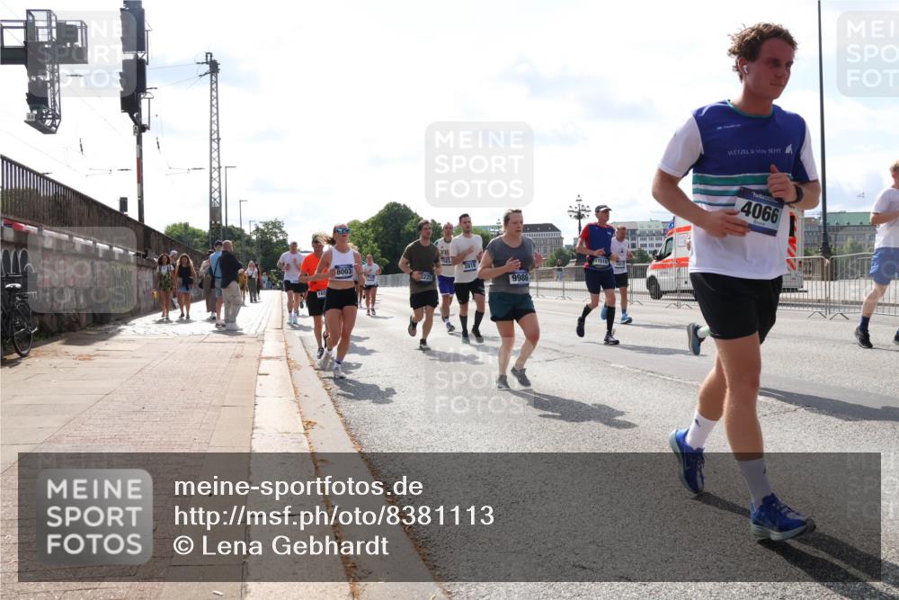 29.06.2025 - hella hamburg halbmarathon Lena Gebhardt http://msf.ph/oto/8381113 29.06.2025 10:02:42 Lombardsbrücke 8003, 1583, 2819, 9986, 11515, 4066, 1128, 1254, 1702, 1733, 2142, 2322, 2323, 2685, 2712, 2819, 3225, 3630, 3780, 3919, 3976, 4066, 4204, 4613, 4665, 4904, 5734, 5763, 6295, 6708, 6752, 6815, 6860, 6997, 7049, 7323, 7869, 7888, 8003, 8364, 8481, 8483, 8614, 8624, 8662, 8749, 9006, 9020, 9021, 9131, 9156, 9353, 9554, 9986, 10128, 10295, 10539, 10866, 11191, 11250, 11515, 11554, 11670, 11702, 11782, 11871, 11935, 11968, 12908, 14224 meine-sportfotos.de
