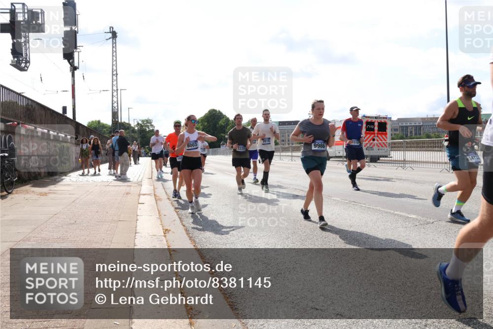 29.06.2025 - hella hamburg halbmarathon Lena Gebhardt http://msf.ph/oto/8381145 29.06.2025 10:02:43 Lombardsbrücke 102, 8003, 2819, 9986, 515, 112, 14732, 1128, 1254, 1482, 1702, 1733, 2142, 2322, 2323, 2685, 2712, 2819, 3225, 3630, 3780, 3919, 3976, 4066, 4204, 4613, 4665, 4904, 5734, 5763, 6295, 6708, 6752, 6815, 6860, 6997, 7049, 7323, 7869, 7888, 8003, 8364, 8481, 8483, 8614, 8624, 8662, 8749, 9006, 9020, 9021, 9131, 9554, 9986, 10128, 10295, 10539, 10866, 11191, 11250, 11515, 11670, 11702, 11782, 11871, 11935, 11968, 12908, 14224 meine-sportfotos.de