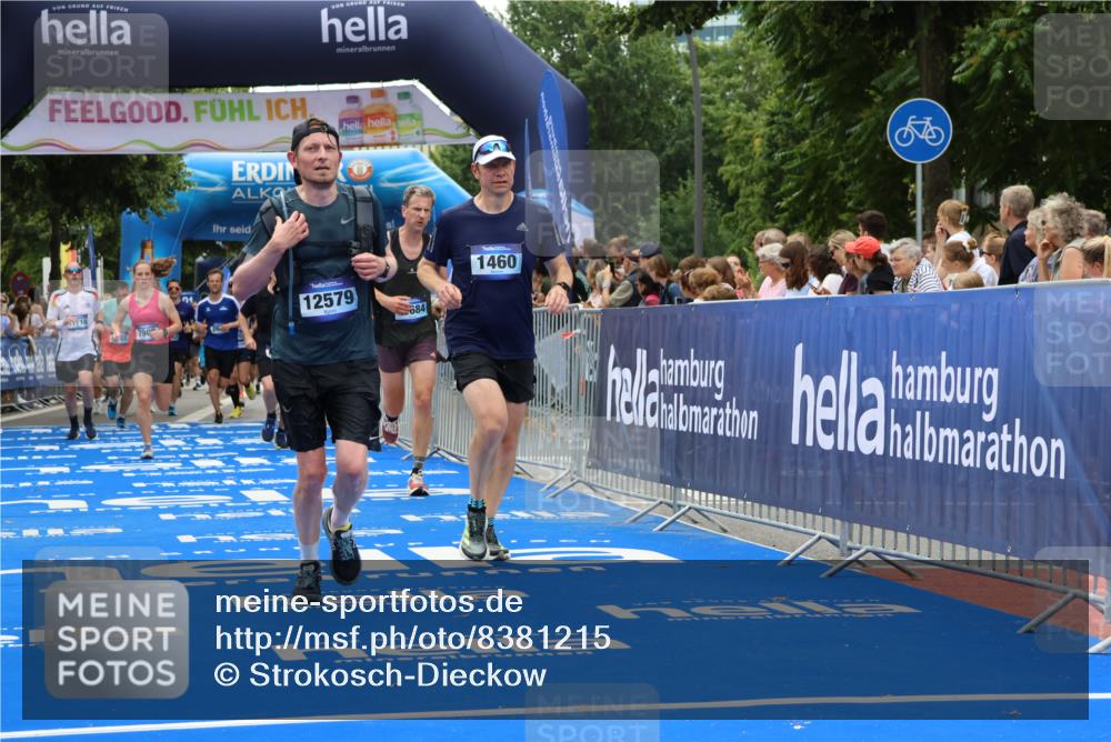 29.06.2025 - hella hamburg halbmarathon Strokosch-Dieckow http://msf.ph/oto/8381215 29.06.2025 10:47:04 Ziel 1460, 1689, 2623, 4093, 4377, 5472, 6373, 6700, 7908, 9794, 10122, 12579, 13007, 13728, 14415, 14449, 14594, 14783, 15684, 15825, 16081, 17718, 17979 meine-sportfotos.de