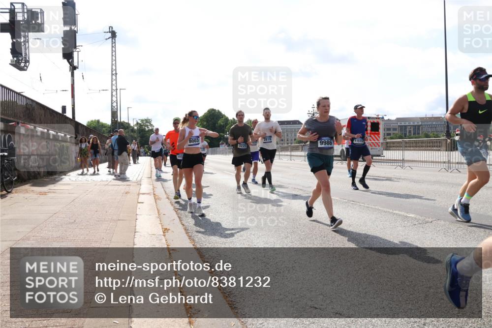 29.06.2025 - hella hamburg halbmarathon Lena Gebhardt http://msf.ph/oto/8381232 29.06.2025 10:02:43 Lombardsbrücke 8003, 3225, 2819, 9986, 11515, 1128, 1254, 1482, 1702, 1733, 2142, 2322, 2323, 2685, 2712, 2819, 3225, 3630, 3780, 3919, 3976, 4066, 4204, 4613, 4665, 4904, 5734, 5763, 6295, 6708, 6752, 6815, 6860, 6997, 7049, 7323, 7869, 7888, 8003, 8364, 8481, 8483, 8614, 8624, 8662, 8749, 9006, 9020, 9021, 9131, 9554, 9986, 10128, 10295, 10539, 10866, 11191, 11250, 11515, 11670, 11702, 11782, 11871, 11935, 11968, 12908, 14224 meine-sportfotos.de
