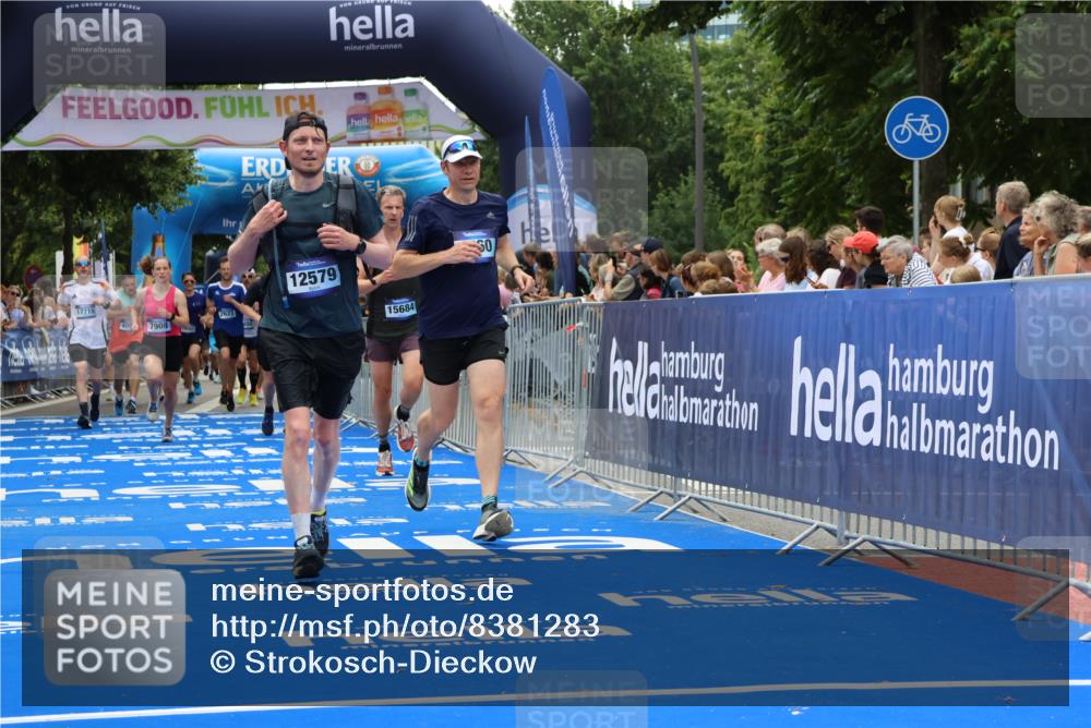 29.06.2025 - hella hamburg halbmarathon Strokosch-Dieckow http://msf.ph/oto/8381283 29.06.2025 10:47:04 Ziel 1460, 1689, 2623, 4093, 4377, 5472, 6373, 6700, 7908, 9794, 10122, 12579, 13007, 13728, 14415, 14449, 14594, 14783, 15684, 15825, 16081, 17718, 17979 meine-sportfotos.de