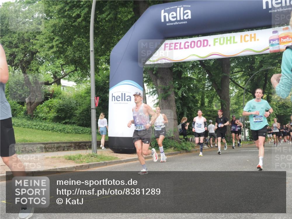 29.06.2025 - hella hamburg halbmarathon KatJ http://msf.ph/oto/8381289 29.06.2025 10:25:14 Zwischen KM18-KM19 2121, 5042, 6993 meine-sportfotos.de