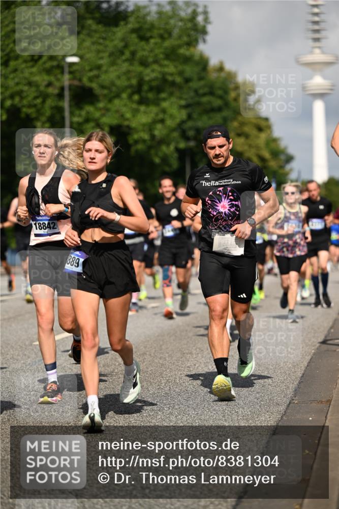 29.06.2025 - hella hamburg halbmarathon Dr. Thomas Lammeyer http://msf.ph/oto/8381304 29.06.2025 09:59:02 Kennedybrücke 1683, 1696, 1884, 2207, 2274, 2287, 2411, 2706, 2708, 3087, 3208, 3209, 3213, 3258, 3435, 3747, 3985, 4093, 4121, 4189, 4832, 4847, 4890, 5102, 5399, 5459, 5638, 5705, 5915, 6027, 6054, 6158, 6421, 6532, 6662, 6691, 6836, 6938, 7052, 7659, 8117, 8153, 8218, 8302, 8371, 8437, 8454, 8487, 8577, 8693, 8720, 8856, 8889, 8927, 9031, 9032, 9093, 9159, 9386, 9476, 9529, 9649, 9720, 9786, 9869, 9959, 10053, 10115, 10122, 10184, 10423 meine-sportfotos.de