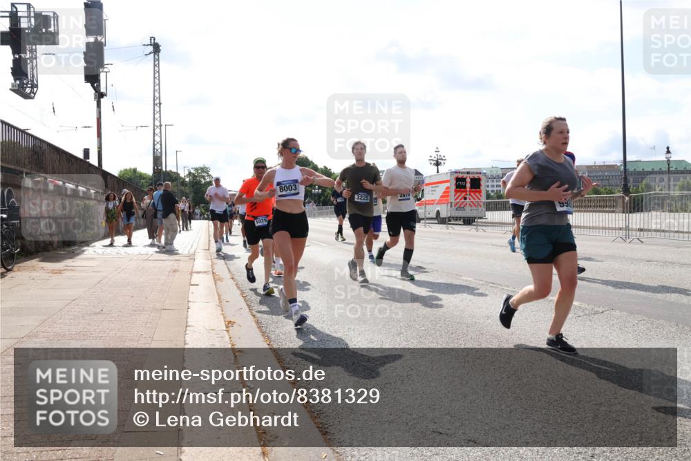 29.06.2025 - hella hamburg halbmarathon Lena Gebhardt http://msf.ph/oto/8381329 29.06.2025 10:02:43 Lombardsbrücke 1029, 8003, 3225, 2015, 112, 1128, 1254, 1482, 1702, 1733, 2142, 2322, 2323, 2685, 2712, 2819, 3225, 3630, 3780, 3919, 3976, 4066, 4204, 4613, 4665, 4904, 5734, 5763, 6295, 6708, 6752, 6815, 6860, 6997, 7049, 7323, 7869, 7888, 8003, 8364, 8481, 8483, 8614, 8624, 8662, 8749, 9006, 9020, 9021, 9131, 9554, 9986, 10128, 10295, 10539, 10866, 11191, 11250, 11515, 11670, 11702, 11782, 11871, 11935, 11968, 12908, 14224 meine-sportfotos.de