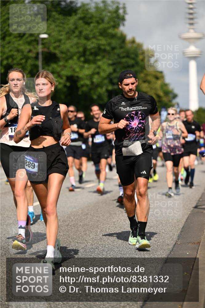 29.06.2025 - hella hamburg halbmarathon Dr. Thomas Lammeyer http://msf.ph/oto/8381332 29.06.2025 09:59:03 Kennedybrücke 1200, 1683, 1696, 1884, 2207, 2274, 2287, 2411, 2706, 2708, 3087, 3208, 3209, 3213, 3258, 3435, 3747, 3985, 4093, 4121, 4189, 4832, 4847, 4890, 5102, 5399, 5421, 5459, 5638, 5705, 5915, 6027, 6054, 6158, 6421, 6532, 6662, 6691, 6836, 6938, 7052, 7312, 7659, 8117, 8139, 8153, 8216, 8218, 8302, 8371, 8437, 8454, 8487, 8577, 8693, 8720, 8856, 8889, 8927, 8955, 9031, 9032, 9093, 9159, 9386, 9476, 9529, 9649, 9720, 9786, 9869, 9959, 10053, 10115, 10122, 10184, 10263, 10423 meine-sportfotos.de