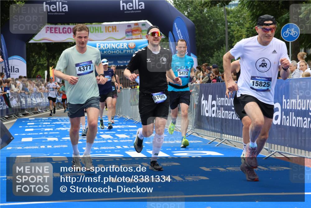 29.06.2025 - hella hamburg halbmarathon Strokosch-Dieckow http://msf.ph/oto/8381334 29.06.2025 10:47:02 Ziel 1139, 1460, 1689, 4093, 4377, 5472, 6700, 7908, 9794, 10122, 12579, 13007, 13728, 14415, 14449, 14594, 14783, 15684, 15825, 16081, 17979 meine-sportfotos.de