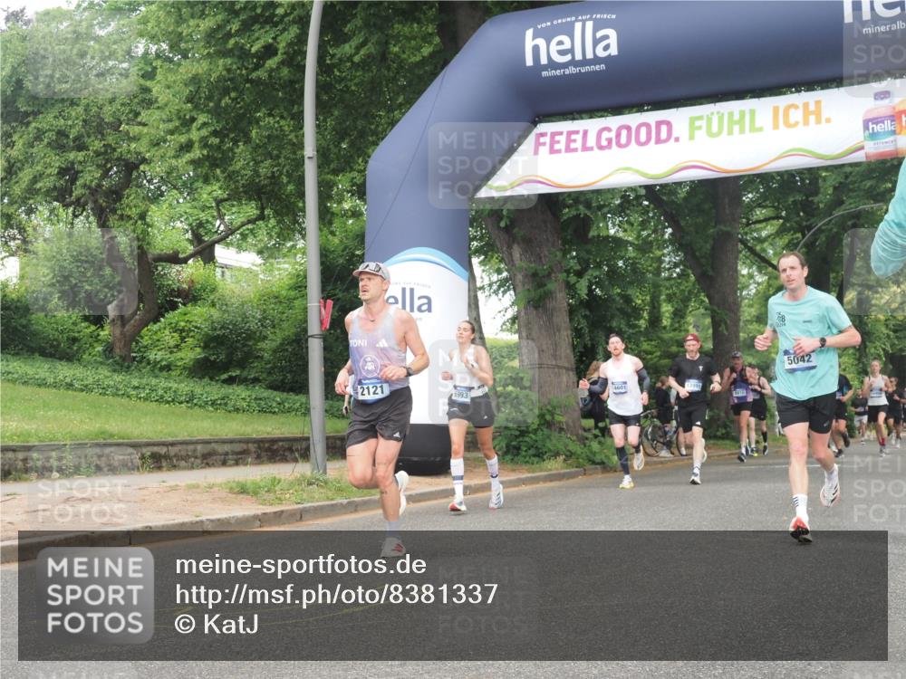 29.06.2025 - hella hamburg halbmarathon KatJ http://msf.ph/oto/8381337 29.06.2025 10:25:15 Zwischen KM18-KM19 2121, 5042, 6993 meine-sportfotos.de