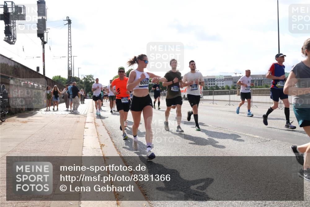 29.06.2025 - hella hamburg halbmarathon Lena Gebhardt http://msf.ph/oto/8381366 29.06.2025 10:02:44 Lombardsbrücke 1029, 8003, 3225, 2819, 1128, 1254, 1482, 1702, 1733, 2142, 2322, 2685, 2712, 2810, 2819, 3225, 3630, 3780, 3919, 3976, 4066, 4204, 4613, 4665, 4904, 5734, 5763, 6217, 6295, 6708, 6752, 6815, 6860, 6997, 7049, 7323, 7869, 7888, 8003, 8364, 8481, 8483, 8614, 8624, 8662, 8749, 9006, 9020, 9021, 9131, 9554, 9986, 10128, 10295, 10539, 10866, 11191, 11250, 11515, 11670, 11702, 11782, 11871, 11935, 11968, 12908, 14224 meine-sportfotos.de