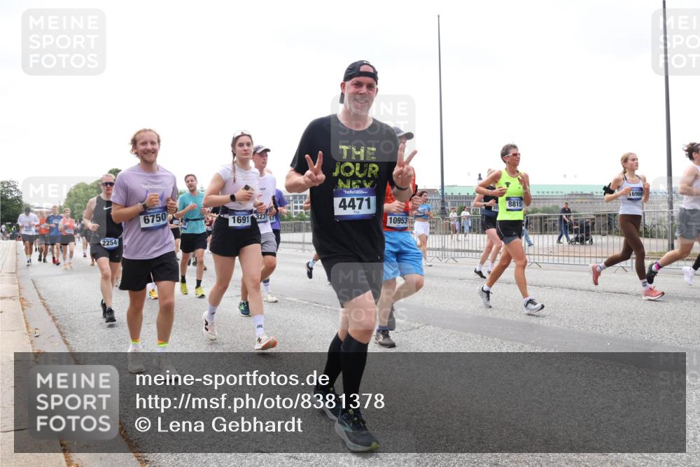 29.06.2025 - hella hamburg halbmarathon Lena Gebhardt http://msf.ph/oto/8381378 29.06.2025 10:40:17 Lombardsbrücke 2254, 6750, 1691, 3231, 4471, 8815, 10953, 16966, 1018, 1037, 1058, 1076, 1291, 1586, 1691, 1899, 2019, 2109, 2254, 2313, 2515, 2572, 2762, 2763, 2866, 2888, 3237, 3293, 3295, 3515, 3607, 3808, 3810, 3882, 3883, 3884, 4173, 4271, 4471, 4756, 4906, 5059, 5113, 5229, 5263, 5351, 5352, 5654, 5702, 5877, 5901, 5975, 6076, 6097, 6229, 6278, 6280, 6363, 6463, 6548, 6673, 6698, 6750, 6866, 6876, 6890, 6920, 7045, 7108, 7174, 7455, 7456, 7675, 7850, 8107, 8307, 8378, 8391, 8612 meine-sportfotos.de