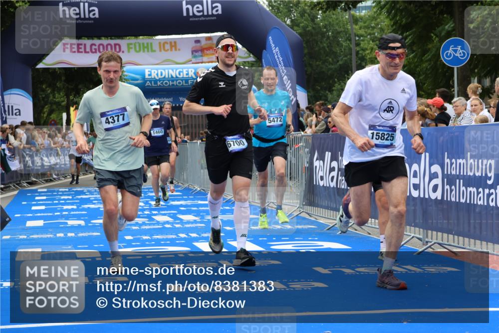 29.06.2025 - hella hamburg halbmarathon Strokosch-Dieckow http://msf.ph/oto/8381383 29.06.2025 10:47:02 Ziel 1139, 1460, 1689, 4093, 4377, 5472, 6700, 7908, 9794, 10122, 12579, 13007, 13728, 14415, 14449, 14594, 14783, 15684, 15825, 16081, 17979 meine-sportfotos.de