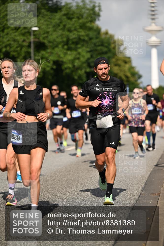29.06.2025 - hella hamburg halbmarathon Dr. Thomas Lammeyer http://msf.ph/oto/8381389 29.06.2025 09:59:03 Kennedybrücke 1200, 1683, 1696, 1884, 2207, 2274, 2287, 2411, 2706, 2708, 3087, 3208, 3209, 3213, 3258, 3435, 3747, 3985, 4093, 4121, 4189, 4832, 4847, 4890, 5102, 5399, 5421, 5459, 5638, 5705, 5915, 6027, 6054, 6158, 6421, 6532, 6662, 6691, 6836, 6938, 7052, 7312, 7659, 8117, 8139, 8153, 8216, 8218, 8302, 8371, 8437, 8454, 8487, 8577, 8693, 8720, 8856, 8889, 8927, 8955, 9031, 9032, 9093, 9159, 9386, 9476, 9529, 9649, 9720, 9786, 9869, 9959, 10053, 10115, 10122, 10184, 10263, 10423 meine-sportfotos.de
