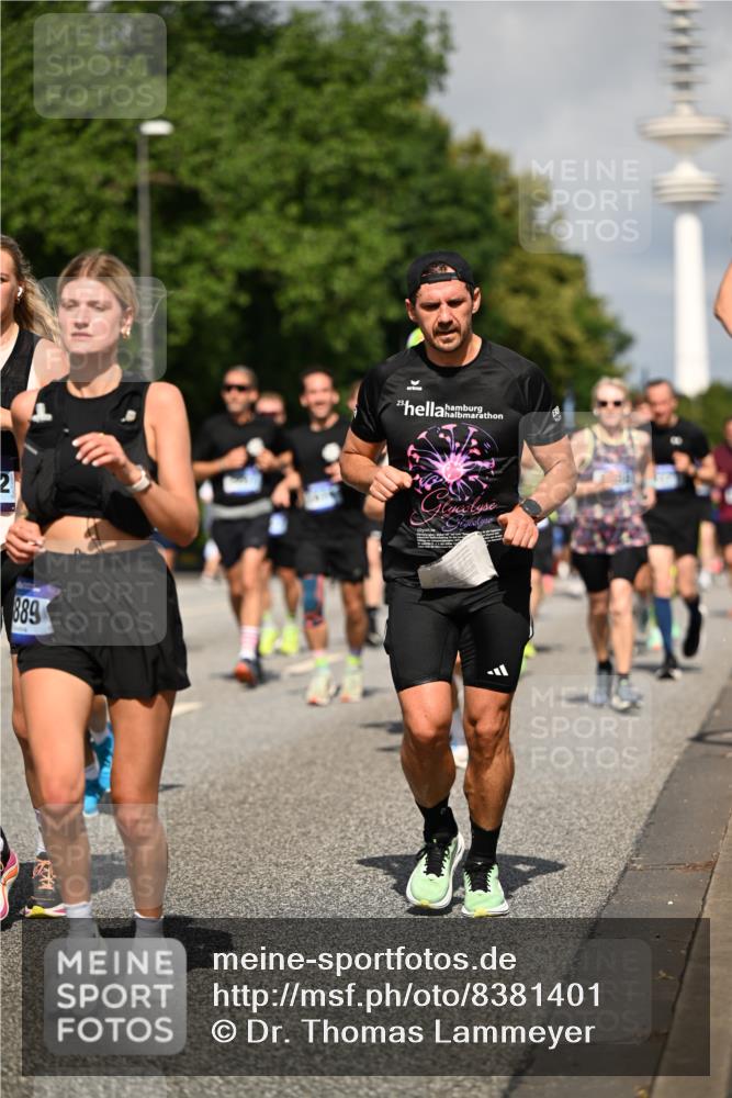 29.06.2025 - hella hamburg halbmarathon Dr. Thomas Lammeyer http://msf.ph/oto/8381401 29.06.2025 09:59:03 Kennedybrücke 1200, 1683, 1696, 1884, 2207, 2274, 2287, 2411, 2706, 2708, 3087, 3208, 3209, 3213, 3258, 3435, 3747, 3985, 4093, 4121, 4189, 4832, 4847, 4890, 5102, 5399, 5421, 5459, 5638, 5705, 5915, 6027, 6054, 6158, 6421, 6532, 6662, 6691, 6836, 6938, 7052, 7312, 7659, 8117, 8139, 8153, 8216, 8218, 8302, 8371, 8437, 8454, 8487, 8577, 8693, 8720, 8856, 8889, 8927, 8955, 9031, 9032, 9093, 9159, 9386, 9476, 9529, 9649, 9720, 9786, 9869, 9959, 10053, 10115, 10122, 10184, 10263, 10423 meine-sportfotos.de