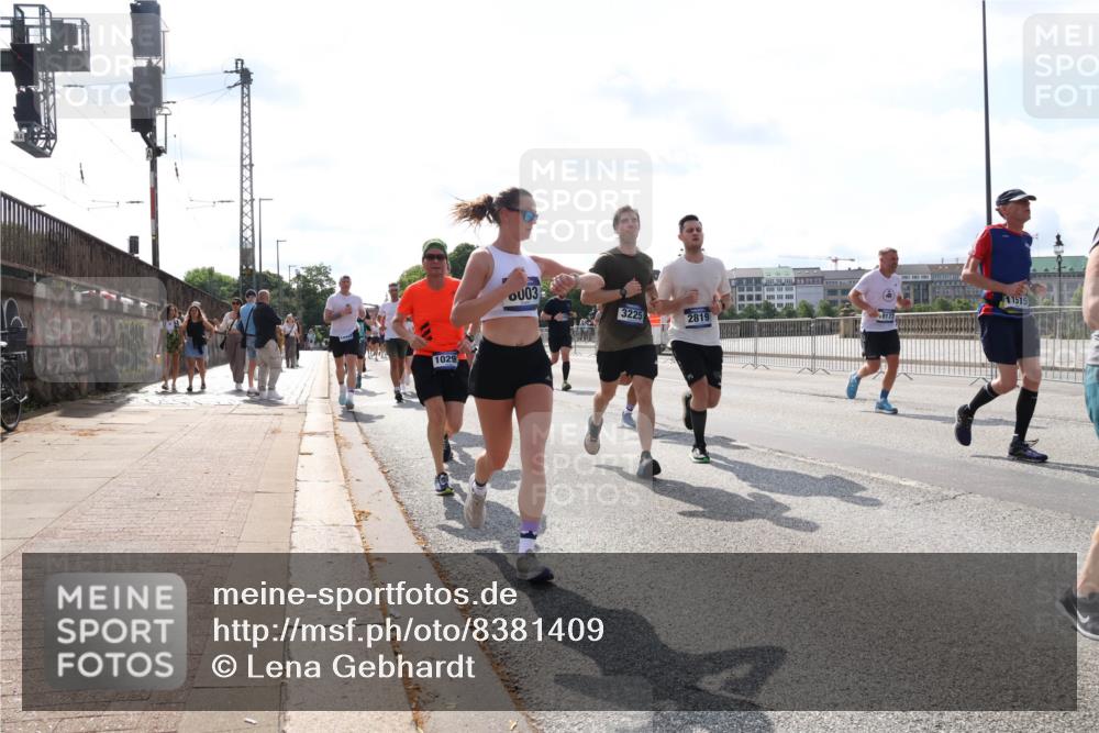 29.06.2025 - hella hamburg halbmarathon Lena Gebhardt http://msf.ph/oto/8381409 29.06.2025 10:02:44 Lombardsbrücke 1029, 03, 3225, 2819, 9173, 1128, 1254, 1482, 1702, 1733, 2142, 2322, 2685, 2712, 2810, 2819, 3225, 3630, 3780, 3919, 3976, 4066, 4204, 4613, 4665, 4904, 5734, 5763, 6217, 6295, 6708, 6752, 6815, 6860, 6997, 7049, 7323, 7869, 7888, 8003, 8364, 8481, 8483, 8614, 8624, 8662, 8749, 9006, 9020, 9021, 9131, 9554, 9986, 10128, 10295, 10539, 10866, 11191, 11250, 11515, 11670, 11702, 11782, 11871, 11935, 11968, 12908, 14224 meine-sportfotos.de