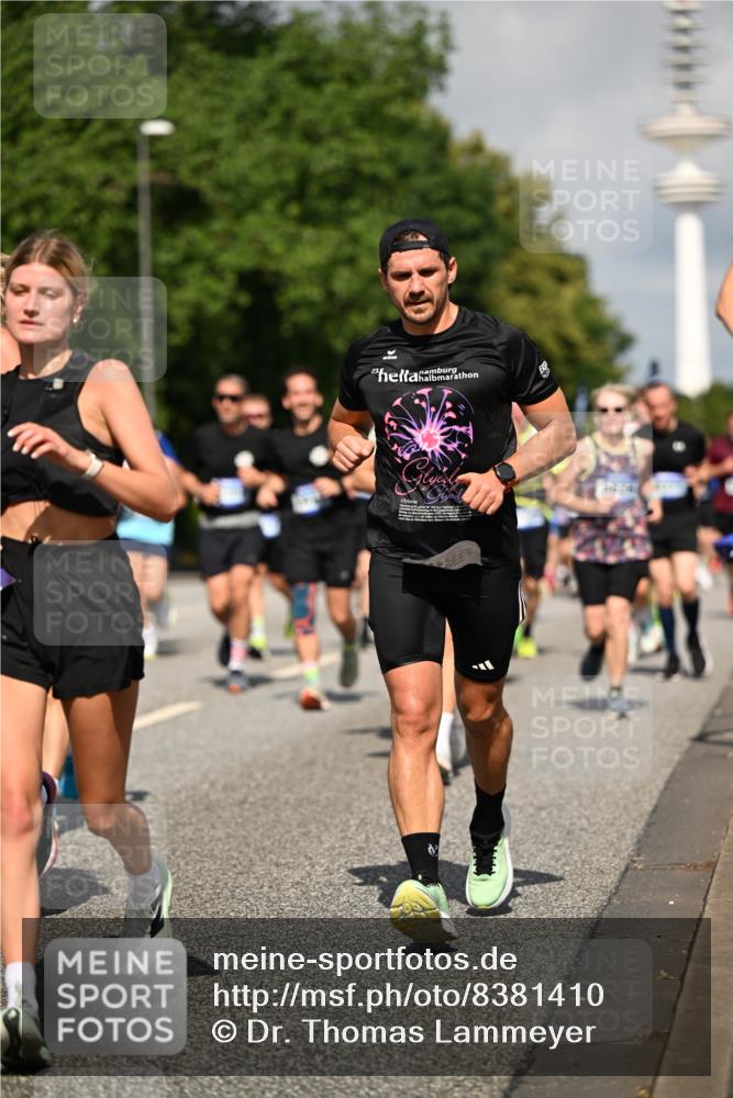 29.06.2025 - hella hamburg halbmarathon Dr. Thomas Lammeyer http://msf.ph/oto/8381410 29.06.2025 09:59:03 Kennedybrücke 1200, 1683, 1696, 1884, 2207, 2274, 2287, 2411, 2706, 2708, 3087, 3208, 3209, 3213, 3258, 3435, 3747, 3985, 4093, 4121, 4189, 4832, 4847, 4890, 5102, 5399, 5421, 5459, 5638, 5705, 5915, 6027, 6054, 6158, 6421, 6532, 6662, 6691, 6836, 6938, 7052, 7312, 7659, 8117, 8139, 8153, 8216, 8218, 8302, 8371, 8437, 8454, 8487, 8577, 8693, 8720, 8856, 8889, 8927, 8955, 9031, 9032, 9093, 9159, 9386, 9476, 9529, 9649, 9720, 9786, 9869, 9959, 10053, 10115, 10122, 10184, 10263, 10423 meine-sportfotos.de