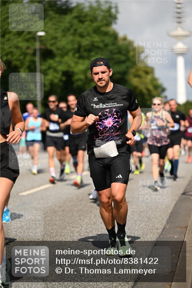 29.06.2025 - hella hamburg halbmarathon Dr. Thomas Lammeyer http://msf.ph/oto/8381422 29.06.2025 09:59:03 Kennedybrücke 1200, 1683, 1696, 1884, 2207, 2274, 2287, 2411, 2706, 2708, 3087, 3208, 3209, 3213, 3258, 3435, 3747, 3985, 4093, 4121, 4189, 4832, 4847, 4890, 5102, 5399, 5421, 5459, 5638, 5705, 5915, 6027, 6054, 6158, 6421, 6532, 6662, 6691, 6836, 6938, 7052, 7312, 7659, 8117, 8139, 8153, 8216, 8218, 8302, 8371, 8437, 8454, 8487, 8577, 8693, 8720, 8856, 8889, 8927, 8955, 9031, 9032, 9093, 9159, 9386, 9476, 9529, 9649, 9720, 9786, 9869, 9959, 10053, 10115, 10122, 10184, 10263, 10423 meine-sportfotos.de