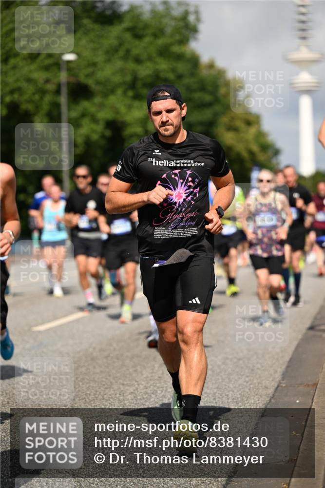 29.06.2025 - hella hamburg halbmarathon Dr. Thomas Lammeyer http://msf.ph/oto/8381430 29.06.2025 09:59:03 Kennedybrücke 1200, 1683, 1696, 1884, 2207, 2274, 2287, 2411, 2706, 2708, 3087, 3208, 3209, 3213, 3258, 3435, 3747, 3985, 4093, 4121, 4189, 4832, 4847, 4890, 5102, 5399, 5421, 5459, 5638, 5705, 5915, 6027, 6054, 6158, 6421, 6532, 6662, 6691, 6836, 6938, 7052, 7312, 7659, 8117, 8139, 8153, 8216, 8218, 8302, 8371, 8437, 8454, 8487, 8577, 8693, 8720, 8856, 8889, 8927, 8955, 9031, 9032, 9093, 9159, 9386, 9476, 9529, 9649, 9720, 9786, 9869, 9959, 10053, 10115, 10122, 10184, 10263, 10423 meine-sportfotos.de
