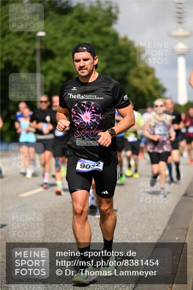 29.06.2025 - hella hamburg halbmarathon Dr. Thomas Lammeyer http://msf.ph/oto/8381454 29.06.2025 09:59:04 Kennedybrücke 1200, 1683, 1696, 1884, 2207, 2274, 2287, 2411, 2706, 2708, 3087, 3208, 3209, 3213, 3258, 3435, 3747, 3985, 4093, 4121, 4189, 4345, 4847, 4890, 5102, 5399, 5421, 5459, 5638, 5705, 5915, 6027, 6054, 6158, 6421, 6532, 6662, 6691, 6836, 6938, 7052, 7312, 7659, 8139, 8153, 8205, 8216, 8218, 8302, 8371, 8437, 8454, 8487, 8577, 8693, 8720, 8856, 8889, 8927, 8955, 9031, 9032, 9093, 9159, 9386, 9476, 9529, 9649, 9720, 9786, 9869, 9959, 10053, 10115, 10122, 10184, 10263, 10423 meine-sportfotos.de