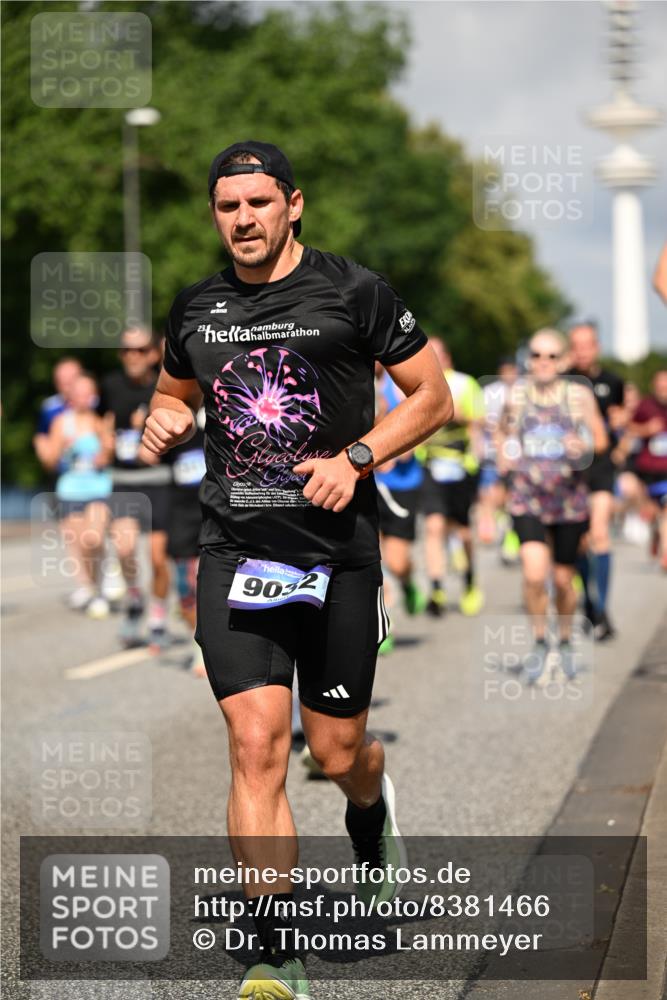 29.06.2025 - hella hamburg halbmarathon Dr. Thomas Lammeyer http://msf.ph/oto/8381466 29.06.2025 09:59:04 Kennedybrücke 1200, 1683, 1696, 1884, 2207, 2274, 2287, 2411, 2706, 2708, 3087, 3208, 3209, 3213, 3258, 3435, 3747, 3985, 4093, 4121, 4189, 4345, 4847, 4890, 5102, 5399, 5421, 5459, 5638, 5705, 5915, 6027, 6054, 6158, 6421, 6532, 6662, 6691, 6836, 6938, 7052, 7312, 7659, 8139, 8153, 8205, 8216, 8218, 8302, 8371, 8437, 8454, 8487, 8577, 8693, 8720, 8856, 8889, 8927, 8955, 9031, 9032, 9093, 9159, 9386, 9476, 9529, 9649, 9720, 9786, 9869, 9959, 10053, 10115, 10122, 10184, 10263, 10423 meine-sportfotos.de