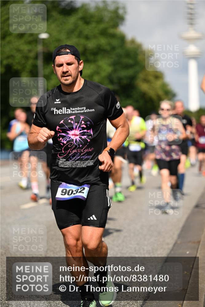 29.06.2025 - hella hamburg halbmarathon Dr. Thomas Lammeyer http://msf.ph/oto/8381480 29.06.2025 09:59:04 Kennedybrücke 1200, 1683, 1696, 1884, 2207, 2274, 2287, 2411, 2706, 2708, 3087, 3208, 3209, 3213, 3258, 3435, 3747, 3985, 4093, 4121, 4189, 4345, 4847, 4890, 5102, 5399, 5421, 5459, 5638, 5705, 5915, 6027, 6054, 6158, 6421, 6532, 6662, 6691, 6836, 6938, 7052, 7312, 7659, 8139, 8153, 8205, 8216, 8218, 8302, 8371, 8437, 8454, 8487, 8577, 8693, 8720, 8856, 8889, 8927, 8955, 9031, 9032, 9093, 9159, 9386, 9476, 9529, 9649, 9720, 9786, 9869, 9959, 10053, 10115, 10122, 10184, 10263, 10423 meine-sportfotos.de