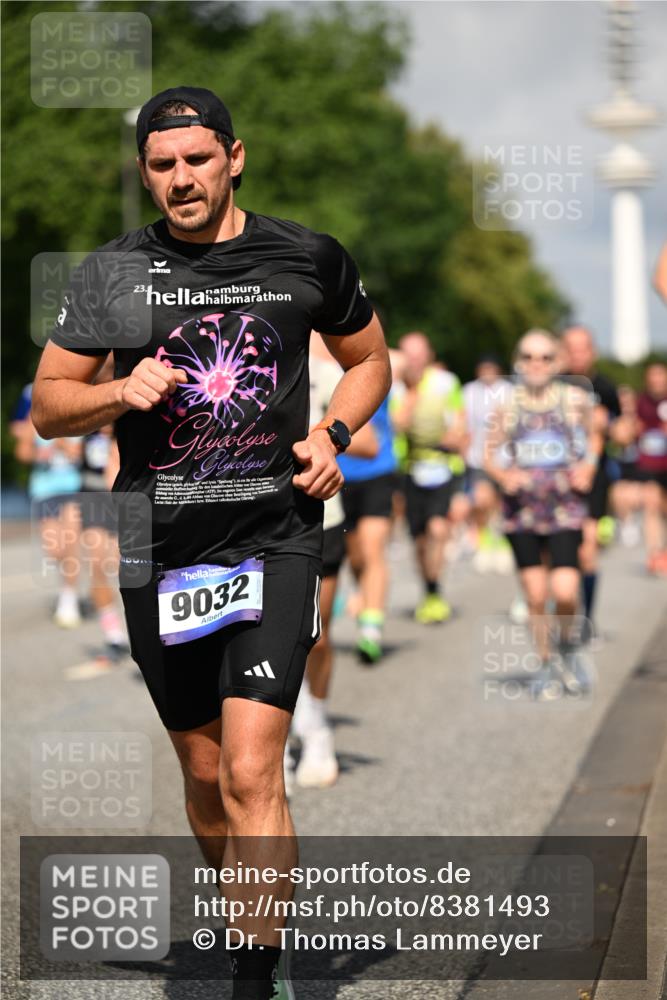 29.06.2025 - hella hamburg halbmarathon Dr. Thomas Lammeyer http://msf.ph/oto/8381493 29.06.2025 09:59:04 Kennedybrücke 1200, 1683, 1696, 1884, 2207, 2274, 2287, 2411, 2706, 2708, 3087, 3208, 3209, 3213, 3258, 3435, 3747, 3985, 4093, 4121, 4189, 4345, 4847, 4890, 5102, 5399, 5421, 5459, 5638, 5705, 5915, 6027, 6054, 6158, 6421, 6532, 6662, 6691, 6836, 6938, 7052, 7312, 7659, 8139, 8153, 8205, 8216, 8218, 8302, 8371, 8437, 8454, 8487, 8577, 8693, 8720, 8856, 8889, 8927, 8955, 9031, 9032, 9093, 9159, 9386, 9476, 9529, 9649, 9720, 9786, 9869, 9959, 10053, 10115, 10122, 10184, 10263, 10423 meine-sportfotos.de
