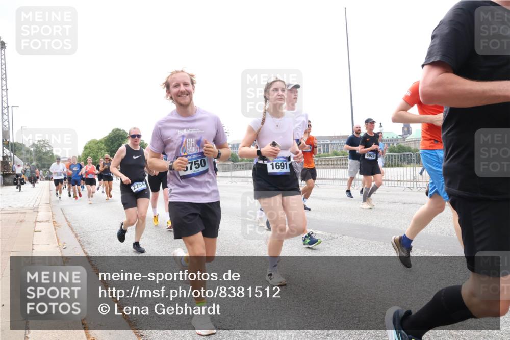 29.06.2025 - hella hamburg halbmarathon Lena Gebhardt http://msf.ph/oto/8381512 29.06.2025 10:40:18 Lombardsbrücke 2254, 276, 750, 6920, 1691, 1018, 1037, 1058, 1076, 1291, 1586, 1691, 1899, 2019, 2109, 2254, 2313, 2515, 2572, 2762, 2763, 2866, 2888, 3237, 3293, 3295, 3515, 3607, 3808, 3810, 3882, 3883, 3884, 4173, 4271, 4471, 4756, 4906, 5059, 5113, 5229, 5263, 5351, 5352, 5654, 5702, 5877, 5901, 5975, 6076, 6097, 6229, 6278, 6280, 6363, 6463, 6548, 6673, 6698, 6750, 6866, 6876, 6890, 6920, 7045, 7108, 7174, 7455, 7456, 7675, 7850, 8107, 8307, 8378, 8391, 8612 meine-sportfotos.de