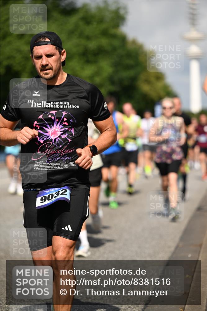 29.06.2025 - hella hamburg halbmarathon Dr. Thomas Lammeyer http://msf.ph/oto/8381516 29.06.2025 09:59:04 Kennedybrücke 1200, 1683, 1696, 1884, 2207, 2274, 2287, 2411, 2706, 2708, 3087, 3208, 3209, 3213, 3258, 3435, 3747, 3985, 4093, 4121, 4189, 4345, 4847, 4890, 5102, 5399, 5421, 5459, 5638, 5705, 5915, 6027, 6054, 6158, 6421, 6532, 6662, 6691, 6836, 6938, 7052, 7312, 7659, 8139, 8153, 8205, 8216, 8218, 8302, 8371, 8437, 8454, 8487, 8577, 8693, 8720, 8856, 8889, 8927, 8955, 9031, 9032, 9093, 9159, 9386, 9476, 9529, 9649, 9720, 9786, 9869, 9959, 10053, 10115, 10122, 10184, 10263, 10423 meine-sportfotos.de