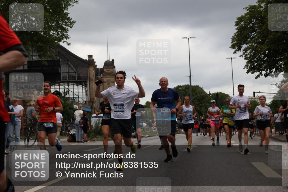 29.06.2025 - hella hamburg halbmarathon Yannick Fuchs http://msf.ph/oto/8381535 29.06.2025 10:54:53 20KM 1188, 1364, 1414, 1453, 1653, 2322, 2323, 2661, 3698, 5602, 5603, 5775, 6033, 6201, 6487, 6708, 6754, 6757, 6921, 7006, 7065, 7306, 7636, 7759, 7761, 8662, 9020, 9021, 9984, 10534, 11623, 11702, 11782, 13459, 13516, 15269, 16621, 17145, 17226, 17951, 17952, 18133, 18757, 19117, 19146, 19242 meine-sportfotos.de
