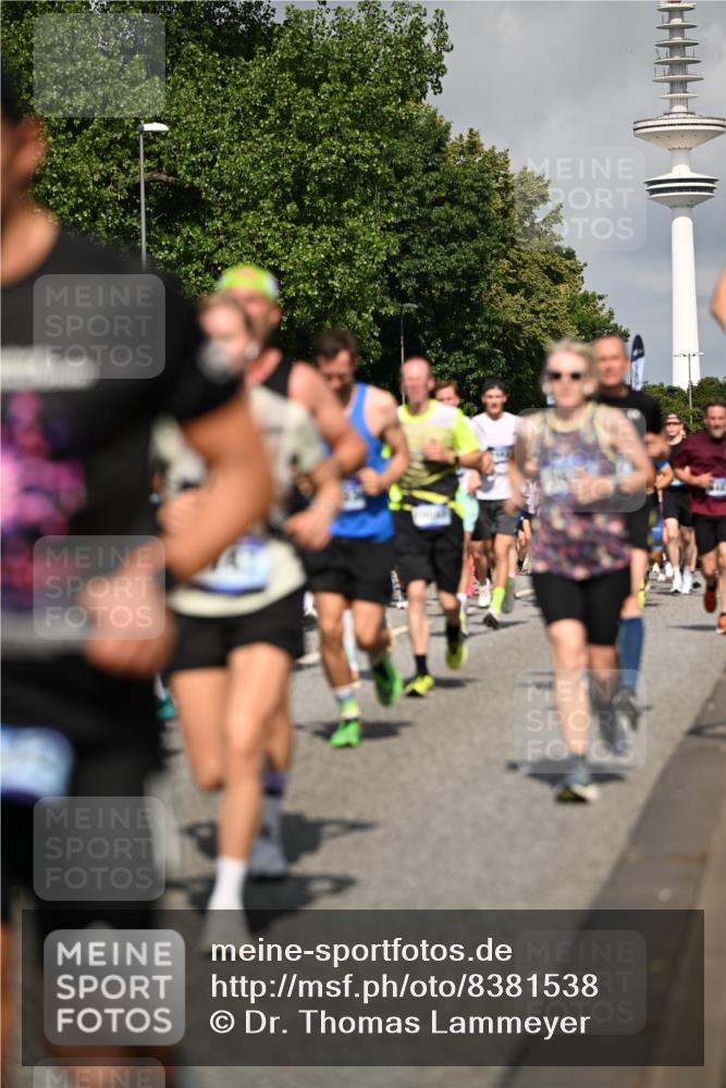 29.06.2025 - hella hamburg halbmarathon Dr. Thomas Lammeyer http://msf.ph/oto/8381538 29.06.2025 09:59:04 Kennedybrücke 1200, 1683, 1696, 1884, 2207, 2274, 2287, 2411, 2706, 2708, 3087, 3208, 3209, 3213, 3258, 3435, 3747, 3985, 4093, 4121, 4189, 4345, 4847, 4890, 5102, 5399, 5421, 5459, 5638, 5705, 5915, 6027, 6054, 6158, 6421, 6532, 6662, 6691, 6836, 6938, 7052, 7312, 7659, 8139, 8153, 8205, 8216, 8218, 8302, 8371, 8437, 8454, 8487, 8577, 8693, 8720, 8856, 8889, 8927, 8955, 9031, 9032, 9093, 9159, 9386, 9476, 9529, 9649, 9720, 9786, 9869, 9959, 10053, 10115, 10122, 10184, 10263, 10423 meine-sportfotos.de