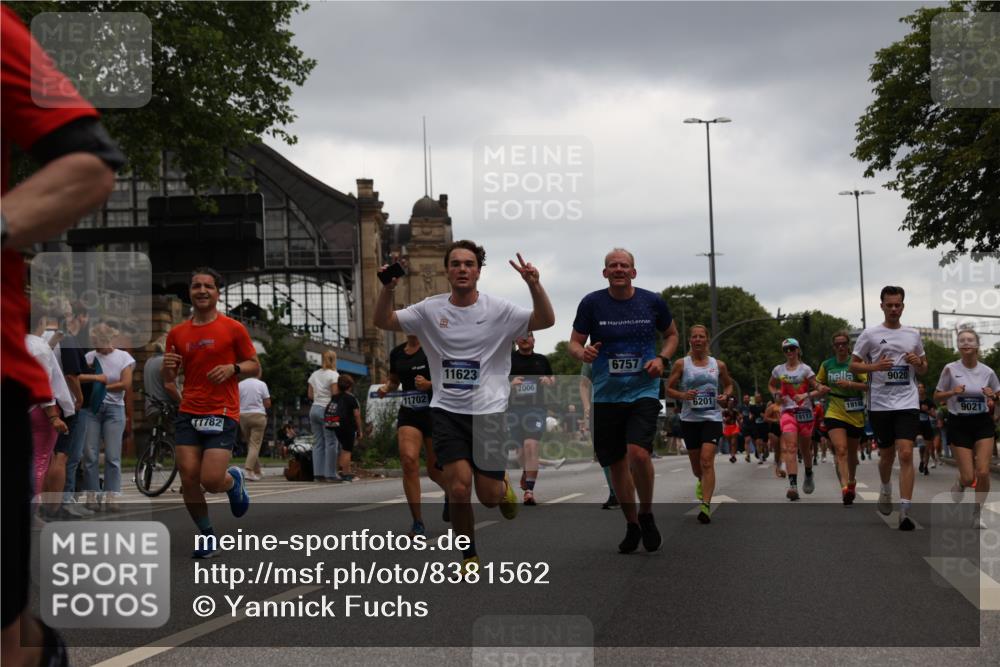 29.06.2025 - hella hamburg halbmarathon Yannick Fuchs http://msf.ph/oto/8381562 29.06.2025 10:54:53 20KM 1188, 1364, 1414, 1453, 1653, 2322, 2323, 2661, 3698, 5602, 5603, 5775, 6033, 6201, 6487, 6708, 6754, 6757, 6921, 7006, 7065, 7306, 7636, 7759, 7761, 8662, 9020, 9021, 9984, 10534, 11623, 11702, 11782, 13459, 13516, 15269, 16621, 17145, 17226, 17951, 17952, 18133, 18757, 19117, 19146, 19242 meine-sportfotos.de
