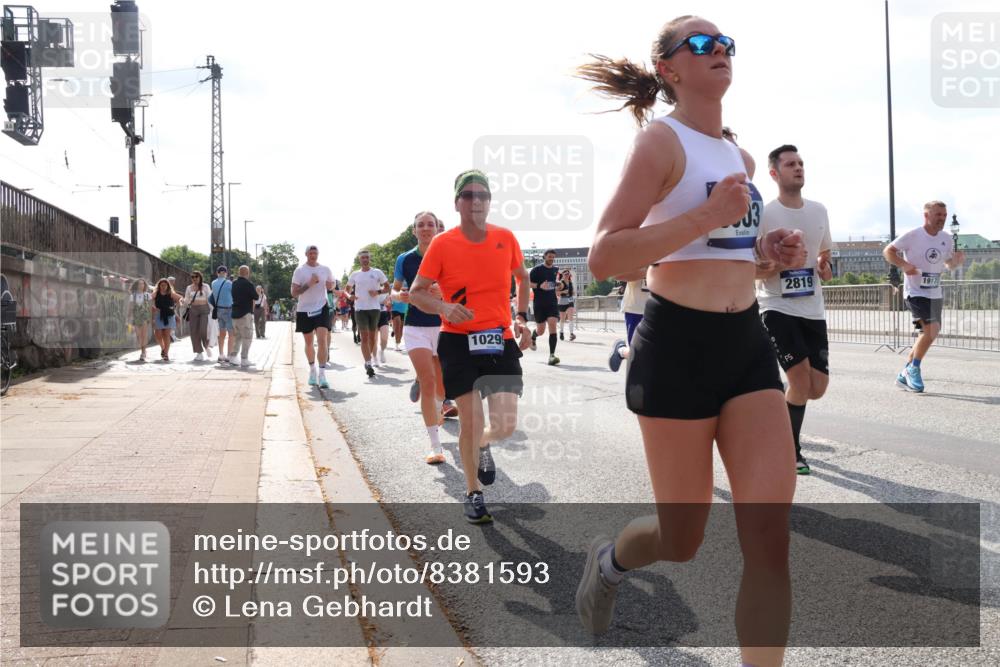 29.06.2025 - hella hamburg halbmarathon Lena Gebhardt http://msf.ph/oto/8381593 29.06.2025 10:02:45 Lombardsbrücke 1029, 03, 2819, 19173, 1128, 1254, 1482, 1702, 1733, 2142, 2685, 2712, 2810, 2819, 3225, 3630, 3780, 3919, 3976, 4066, 4204, 4613, 4665, 4904, 5734, 5763, 6217, 6295, 6708, 6752, 6815, 6860, 6997, 7049, 7323, 7869, 7888, 8003, 8364, 8481, 8483, 8614, 8624, 8662, 8749, 9006, 9020, 9021, 9131, 9554, 9986, 10128, 10295, 10539, 10866, 11191, 11250, 11515, 11670, 11702, 11782, 11935, 11968, 12422, 12908, 14224 meine-sportfotos.de