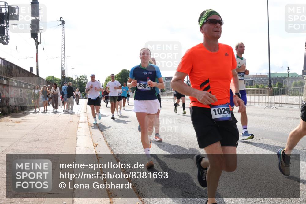 29.06.2025 - hella hamburg halbmarathon Lena Gebhardt http://msf.ph/oto/8381693 29.06.2025 10:02:45 Lombardsbrücke 8364, 1029, 15834, 1128, 1254, 1482, 1702, 1733, 2142, 2685, 2712, 2810, 2819, 3225, 3630, 3780, 3919, 3976, 4066, 4204, 4613, 4665, 4904, 5734, 5763, 6217, 6295, 6708, 6752, 6815, 6860, 6997, 7049, 7323, 7869, 7888, 8003, 8364, 8481, 8483, 8614, 8624, 8662, 8749, 9006, 9020, 9021, 9131, 9554, 9986, 10128, 10295, 10539, 10866, 11191, 11250, 11515, 11670, 11702, 11782, 11935, 11968, 12422, 12908, 14224 meine-sportfotos.de