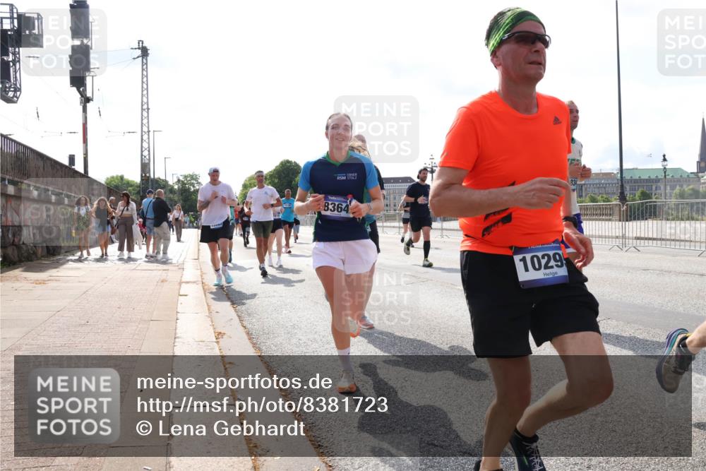 29.06.2025 - hella hamburg halbmarathon Lena Gebhardt http://msf.ph/oto/8381723 29.06.2025 10:02:45 Lombardsbrücke 8364, 1029, 1128, 1254, 1482, 1702, 1733, 2142, 2685, 2712, 2810, 2819, 3225, 3630, 3780, 3919, 3976, 4066, 4204, 4613, 4665, 4904, 5734, 5763, 6217, 6295, 6708, 6752, 6815, 6860, 6997, 7049, 7323, 7869, 7888, 8003, 8364, 8481, 8483, 8614, 8624, 8662, 8749, 9006, 9020, 9021, 9131, 9554, 9986, 10128, 10295, 10539, 10866, 11191, 11250, 11515, 11670, 11702, 11782, 11935, 11968, 12422, 12908, 14224 meine-sportfotos.de