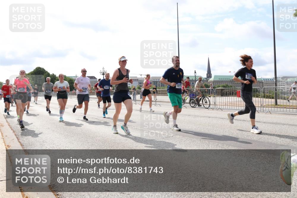29.06.2025 - hella hamburg halbmarathon Lena Gebhardt http://msf.ph/oto/8381743 29.06.2025 10:15:35 Lombardsbrücke 1077, 14413, 1016041, 3417, 9657, 211, 1296, 1440, 1524, 1745, 2110, 2281, 2720, 2989, 3417, 3513, 3650, 4007, 4466, 4492, 4494, 5069, 5271, 5739, 5986, 6317, 6376, 6576, 7452, 7809, 7810, 7941, 7942, 8237, 8256, 9192, 9307, 9423, 9657, 9847, 9975, 9997, 10108, 10608, 10775, 10858, 12457, 12469, 12521, 13179, 13197, 13453, 13500, 13818, 13951, 14413, 14423, 14550, 14552, 15150, 15307, 15740 meine-sportfotos.de
