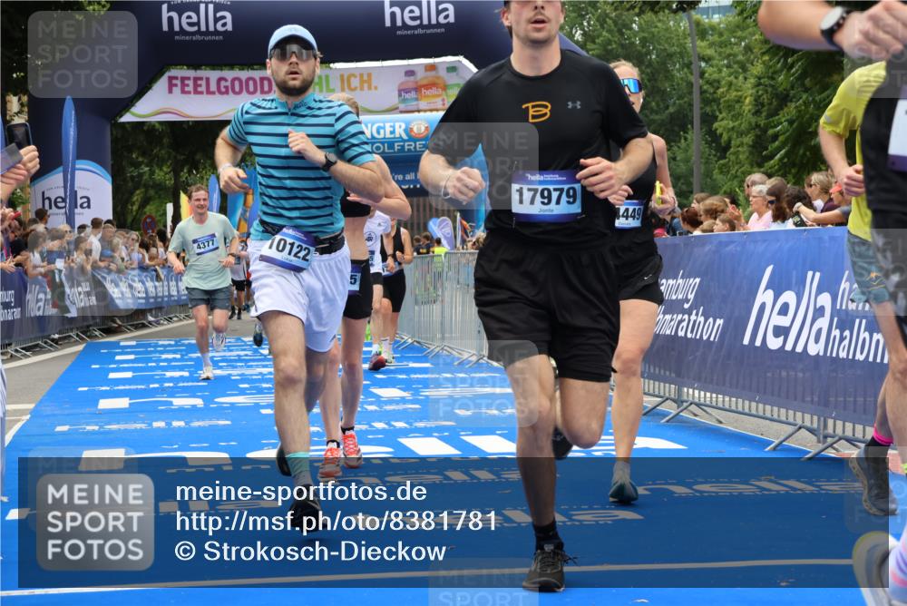 29.06.2025 - hella hamburg halbmarathon Strokosch-Dieckow http://msf.ph/oto/8381781 29.06.2025 10:46:59 Ziel 1139, 1460, 1689, 4091, 4377, 5472, 6700, 9794, 10122, 12579, 13728, 14385, 14415, 14449, 14594, 14783, 15825, 16081, 17979 meine-sportfotos.de