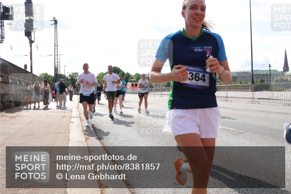 29.06.2025 - hella hamburg halbmarathon Lena Gebhardt http://msf.ph/oto/8381857 29.06.2025 10:02:46 Lombardsbrücke 3919, 364, 1128, 1254, 1482, 1702, 1733, 2142, 2685, 2712, 2810, 2819, 3225, 3630, 3780, 3919, 3976, 4066, 4204, 4613, 4665, 4904, 5734, 6217, 6295, 6708, 6752, 6815, 6860, 6997, 7049, 7323, 7869, 7888, 8003, 8364, 8481, 8483, 8614, 8624, 8662, 8749, 9006, 9020, 9021, 9131, 9554, 9986, 10128, 10295, 10539, 10866, 11191, 11250, 11515, 11670, 11702, 11782, 11935, 11968, 12422, 12908, 14224 meine-sportfotos.de