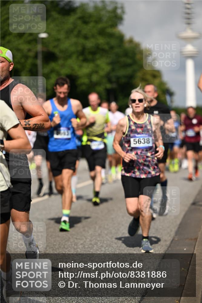 29.06.2025 - hella hamburg halbmarathon Dr. Thomas Lammeyer http://msf.ph/oto/8381886 29.06.2025 09:59:05 Kennedybrücke 1200, 1683, 1696, 1884, 2207, 2274, 2287, 2411, 2706, 2708, 3087, 3208, 3209, 3213, 3258, 3435, 3747, 3985, 4093, 4121, 4189, 4345, 4847, 4890, 5102, 5399, 5421, 5459, 5638, 5915, 6027, 6054, 6158, 6421, 6532, 6662, 6691, 6836, 6938, 7052, 7312, 7659, 8139, 8153, 8205, 8216, 8218, 8302, 8371, 8437, 8454, 8487, 8577, 8693, 8720, 8856, 8889, 8899, 8927, 8955, 9031, 9032, 9093, 9159, 9386, 9476, 9529, 9649, 9720, 9786, 9869, 9959, 10053, 10115, 10184, 10263, 10423 meine-sportfotos.de
