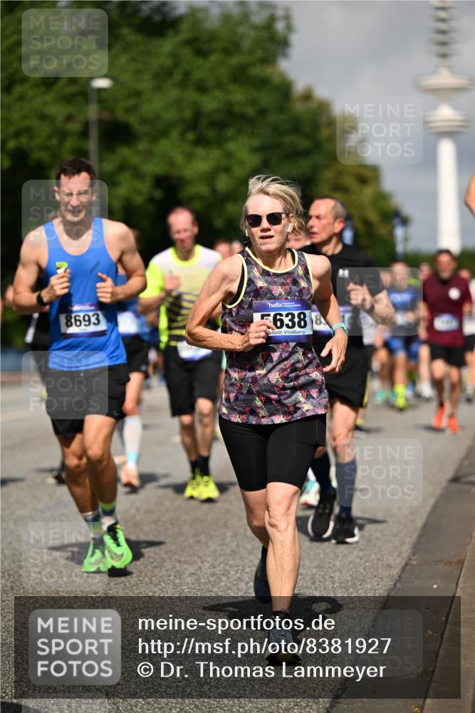 29.06.2025 - hella hamburg halbmarathon Dr. Thomas Lammeyer http://msf.ph/oto/8381927 29.06.2025 09:59:06 Kennedybrücke 1200, 1683, 1696, 1884, 2207, 2274, 2287, 2411, 2706, 2708, 3087, 3208, 3209, 3213, 3258, 3435, 3747, 3985, 4093, 4121, 4189, 4345, 4847, 4890, 5102, 5399, 5421, 5459, 5638, 5915, 6009, 6027, 6054, 6158, 6421, 6532, 6662, 6691, 6836, 6938, 7052, 7312, 7659, 8139, 8153, 8205, 8216, 8218, 8302, 8371, 8437, 8454, 8487, 8577, 8693, 8720, 8856, 8889, 8899, 8927, 8955, 9031, 9032, 9093, 9159, 9386, 9476, 9529, 9649, 9720, 9786, 9869, 9959, 10053, 10115, 10184, 10263, 10423 meine-sportfotos.de