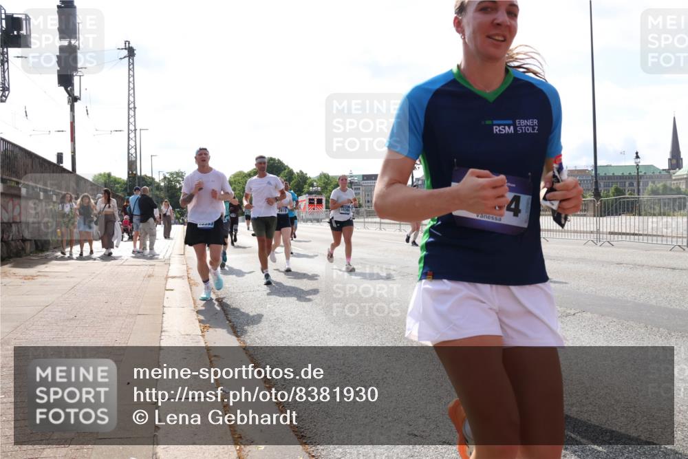 29.06.2025 - hella hamburg halbmarathon Lena Gebhardt http://msf.ph/oto/8381930 29.06.2025 10:02:46 Lombardsbrücke 15394, 3919, 4, 1128, 1254, 1482, 1702, 1733, 2142, 2685, 2712, 2810, 2819, 3225, 3630, 3780, 3919, 3976, 4066, 4204, 4613, 4665, 4904, 5734, 6217, 6295, 6708, 6752, 6815, 6860, 6997, 7049, 7323, 7869, 7888, 8003, 8364, 8481, 8483, 8614, 8624, 8662, 8749, 9006, 9020, 9021, 9131, 9554, 9986, 10128, 10295, 10539, 10866, 11191, 11250, 11515, 11670, 11702, 11782, 11935, 11968, 12422, 12908, 14224 meine-sportfotos.de
