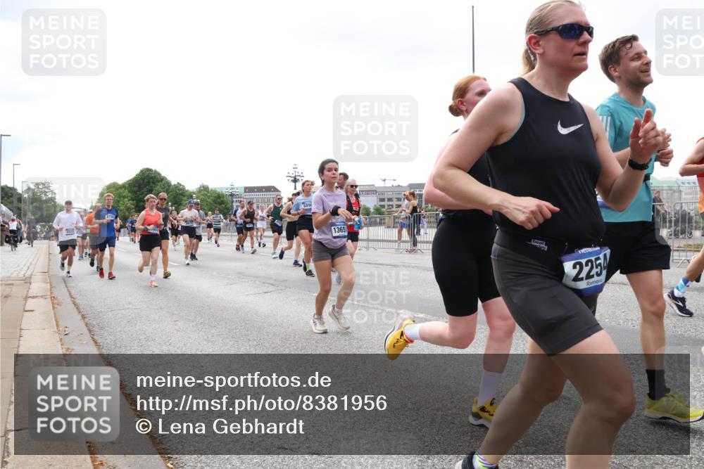 29.06.2025 - hella hamburg halbmarathon Lena Gebhardt http://msf.ph/oto/8381956 29.06.2025 10:40:19 Lombardsbrücke 6548, 4756, 6890, 13651, 2250, 1018, 1037, 1058, 1076, 1291, 1586, 1691, 1899, 2019, 2109, 2254, 2515, 2572, 2762, 2763, 2866, 2888, 3237, 3293, 3295, 3515, 3607, 3808, 3810, 3882, 3883, 3884, 4173, 4271, 4411, 4471, 4756, 4906, 5059, 5113, 5229, 5263, 5351, 5352, 5654, 5702, 5877, 5901, 5975, 6076, 6097, 6229, 6278, 6280, 6363, 6463, 6548, 6673, 6698, 6750, 6866, 6876, 6890, 6920, 7045, 7108, 7174, 7455, 7456, 7675, 7850, 8107, 8307, 8378, 8391, 8612 meine-sportfotos.de