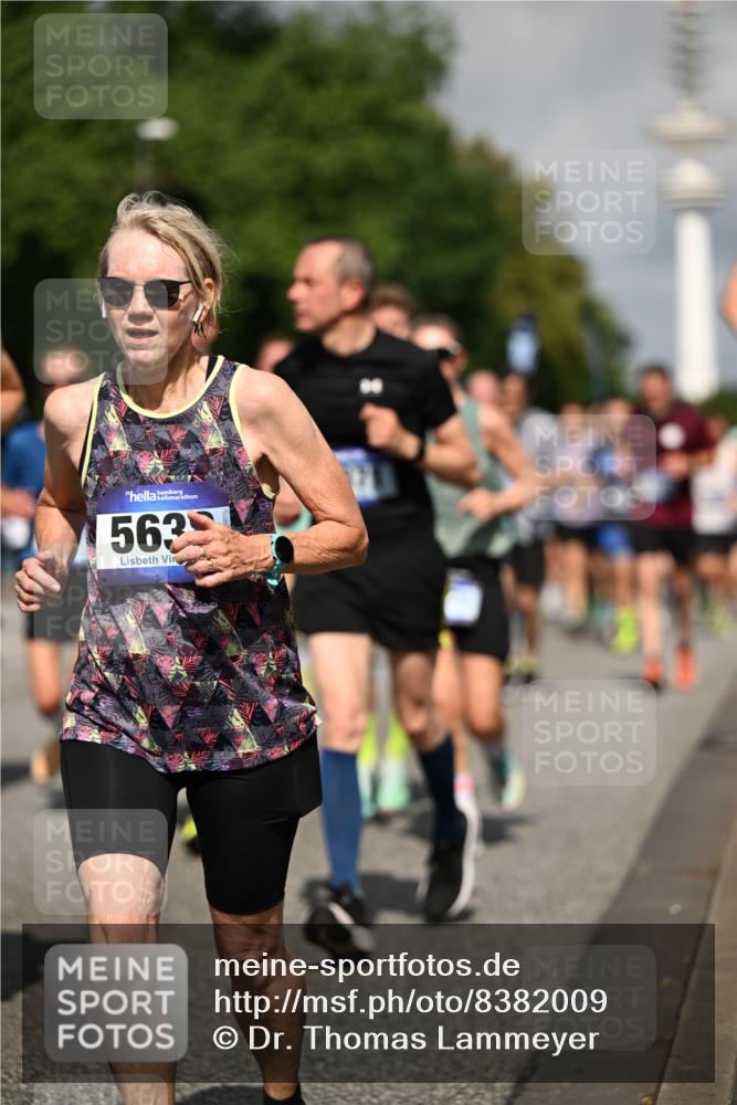 29.06.2025 - hella hamburg halbmarathon Dr. Thomas Lammeyer http://msf.ph/oto/8382009 29.06.2025 09:59:07 Kennedybrücke 1200, 1630, 1683, 1696, 1884, 2207, 2274, 2287, 2411, 2706, 2708, 3087, 3208, 3209, 3213, 3258, 3435, 3747, 3985, 4093, 4121, 4189, 4345, 4847, 4890, 5102, 5399, 5421, 5459, 5638, 5915, 6009, 6027, 6054, 6158, 6421, 6532, 6662, 6691, 6836, 6938, 7052, 7312, 7659, 8139, 8153, 8205, 8216, 8218, 8302, 8371, 8437, 8454, 8487, 8577, 8693, 8720, 8856, 8889, 8899, 8927, 8955, 9031, 9032, 9093, 9159, 9386, 9476, 9529, 9649, 9720, 9786, 9869, 9959, 10053, 10115, 10184, 10263, 10423 meine-sportfotos.de