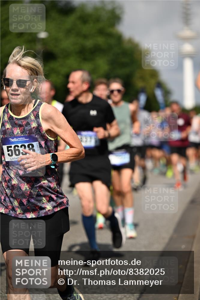 29.06.2025 - hella hamburg halbmarathon Dr. Thomas Lammeyer http://msf.ph/oto/8382025 29.06.2025 09:59:07 Kennedybrücke 1200, 1630, 1683, 1696, 1884, 2207, 2274, 2287, 2411, 2706, 2708, 3087, 3208, 3209, 3213, 3258, 3435, 3747, 3985, 4093, 4121, 4189, 4345, 4847, 4890, 5102, 5399, 5421, 5459, 5638, 5915, 6009, 6027, 6054, 6158, 6421, 6532, 6662, 6691, 6836, 6938, 7052, 7312, 7659, 8139, 8153, 8205, 8216, 8218, 8302, 8371, 8437, 8454, 8487, 8577, 8693, 8720, 8856, 8889, 8899, 8927, 8955, 9031, 9032, 9093, 9159, 9386, 9476, 9529, 9649, 9720, 9786, 9869, 9959, 10053, 10115, 10184, 10263, 10423 meine-sportfotos.de