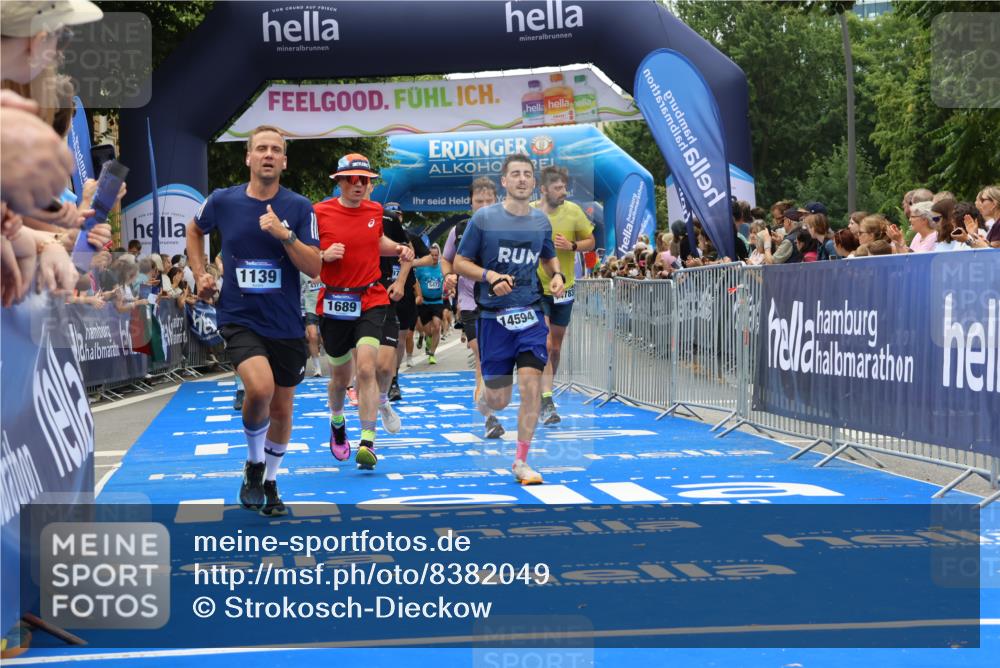 29.06.2025 - hella hamburg halbmarathon Strokosch-Dieckow http://msf.ph/oto/8382049 29.06.2025 10:46:56 Ziel 1139, 1689, 4091, 4377, 5472, 9794, 10122, 13728, 14385, 14415, 14449, 14594, 14783, 15825, 16081, 17172, 17492, 17892, 17979, 19105 meine-sportfotos.de