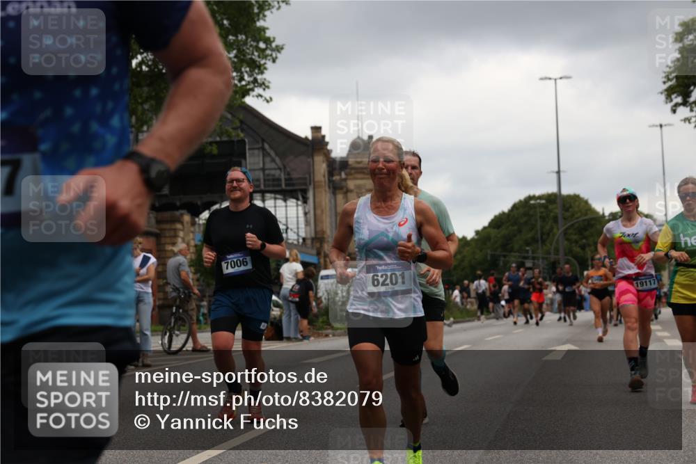 29.06.2025 - hella hamburg halbmarathon Yannick Fuchs http://msf.ph/oto/8382079 29.06.2025 10:54:56 20KM 1188, 1364, 1414, 1453, 1653, 1823, 2322, 2323, 2426, 2661, 3698, 5602, 5603, 5775, 6201, 6487, 6708, 6754, 6757, 6921, 7006, 7250, 7306, 7636, 7759, 7761, 8483, 8662, 9020, 9021, 9611, 9984, 10295, 10534, 11623, 11702, 11782, 12789, 12908, 13459, 13516, 15269, 16621, 17145, 17226, 17951, 17952, 18133, 18757, 19117, 19146, 19242 meine-sportfotos.de