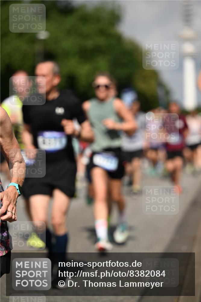 29.06.2025 - hella hamburg halbmarathon Dr. Thomas Lammeyer http://msf.ph/oto/8382084 29.06.2025 09:59:07 Kennedybrücke 1200, 1630, 1683, 1696, 1884, 2207, 2274, 2287, 2411, 2706, 2708, 3087, 3208, 3209, 3213, 3258, 3435, 3747, 3985, 4093, 4121, 4189, 4345, 4847, 4890, 5102, 5399, 5421, 5459, 5638, 5915, 6009, 6027, 6054, 6158, 6421, 6532, 6662, 6691, 6836, 6938, 7052, 7312, 7659, 8139, 8153, 8205, 8216, 8218, 8302, 8371, 8437, 8454, 8487, 8577, 8693, 8720, 8856, 8889, 8899, 8927, 8955, 9031, 9032, 9093, 9159, 9386, 9476, 9529, 9649, 9720, 9786, 9869, 9959, 10053, 10115, 10184, 10263, 10423 meine-sportfotos.de