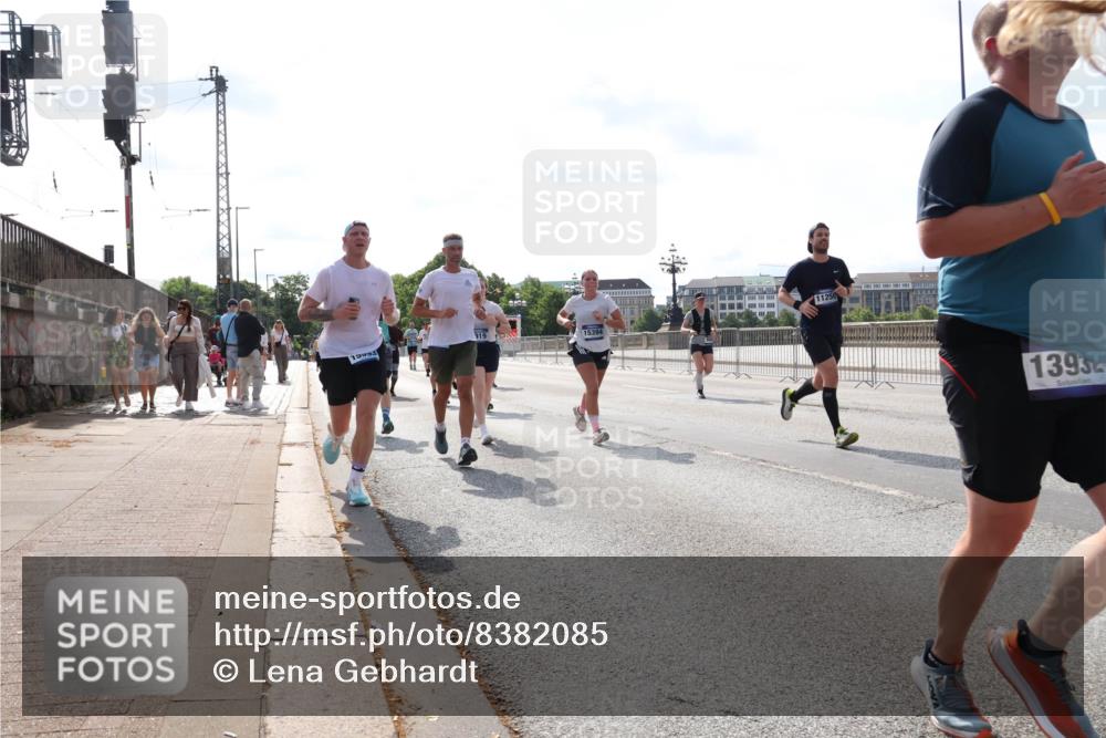 29.06.2025 - hella hamburg halbmarathon Lena Gebhardt http://msf.ph/oto/8382085 29.06.2025 10:02:47 Lombardsbrücke 919, 15394, 11250, 1393, 1128, 1254, 1482, 1702, 1733, 2685, 2712, 2780, 2810, 2819, 3225, 3630, 3780, 3919, 3976, 4066, 4204, 4613, 4665, 4904, 5734, 6208, 6217, 6708, 6752, 6815, 6860, 6997, 7049, 7323, 7869, 7888, 8003, 8364, 8481, 8483, 8614, 8624, 8662, 8749, 9006, 9131, 9554, 9986, 10128, 10295, 10539, 10866, 11191, 11250, 11515, 11670, 11702, 11782, 11935, 11968, 12169, 12422, 12908, 14224 meine-sportfotos.de