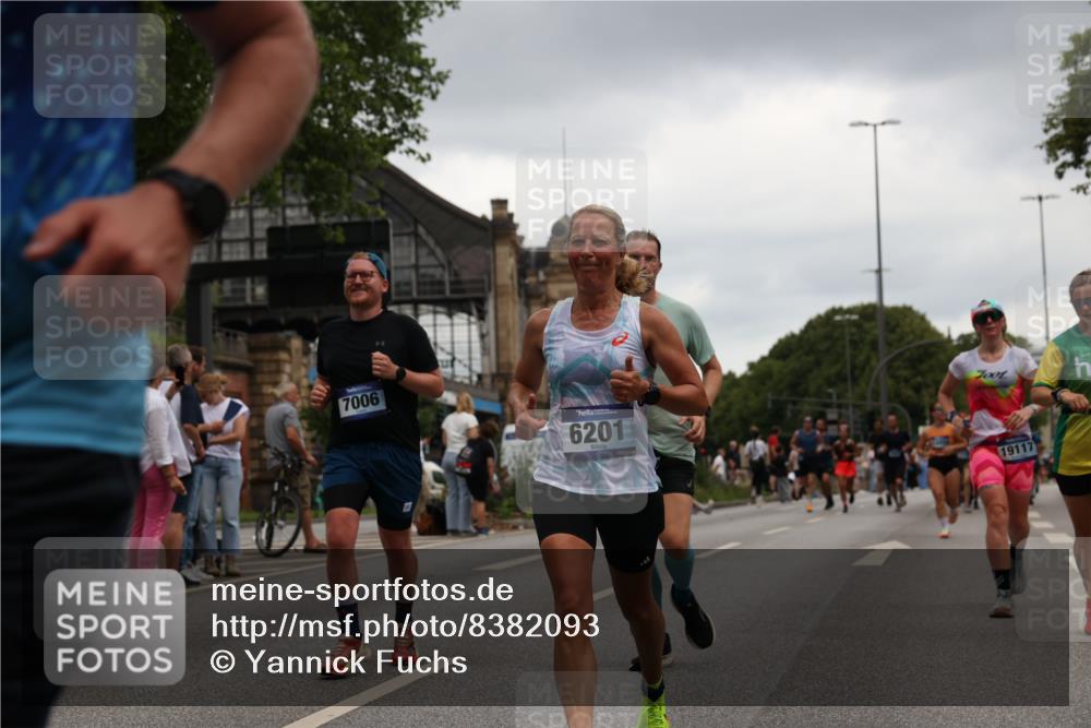 29.06.2025 - hella hamburg halbmarathon Yannick Fuchs http://msf.ph/oto/8382093 29.06.2025 10:54:56 20KM 1188, 1364, 1414, 1453, 1653, 1823, 2322, 2323, 2426, 2661, 3698, 5602, 5603, 5775, 6201, 6487, 6708, 6754, 6757, 6921, 7006, 7250, 7306, 7636, 7759, 7761, 8483, 8662, 9020, 9021, 9611, 9984, 10295, 10534, 11623, 11702, 11782, 12789, 12908, 13459, 13516, 15269, 16621, 17145, 17226, 17951, 17952, 18133, 18757, 19117, 19146, 19242 meine-sportfotos.de