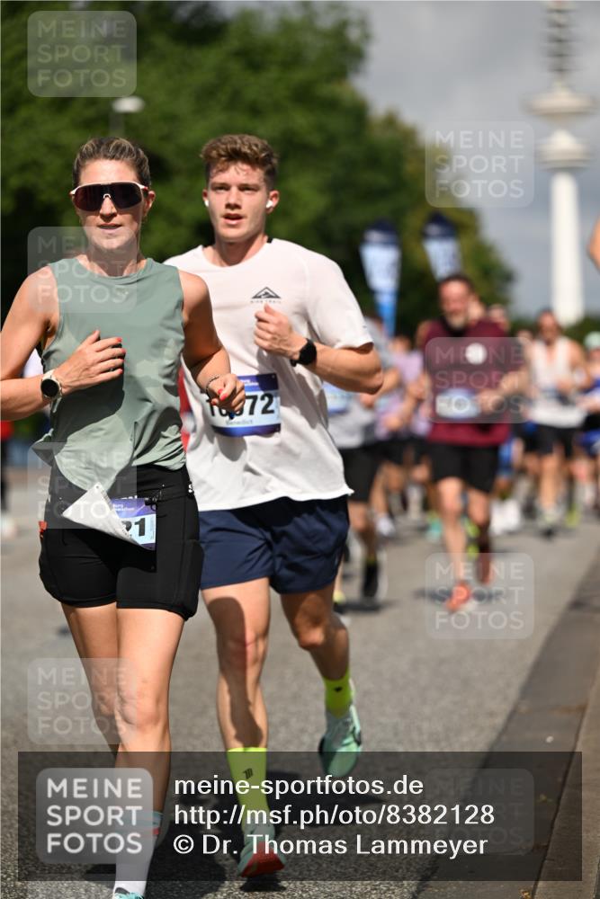 29.06.2025 - hella hamburg halbmarathon Dr. Thomas Lammeyer http://msf.ph/oto/8382128 29.06.2025 09:59:08 Kennedybrücke 1200, 1630, 1683, 1696, 1884, 2207, 2274, 2287, 2411, 2706, 2708, 3087, 3209, 3213, 3258, 3435, 3747, 3985, 4093, 4121, 4189, 4345, 4847, 4890, 5102, 5399, 5421, 5459, 5638, 5915, 6009, 6027, 6054, 6158, 6421, 6532, 6662, 6691, 6836, 6938, 7052, 7312, 7659, 8139, 8153, 8205, 8216, 8218, 8302, 8371, 8454, 8487, 8577, 8693, 8720, 8856, 8889, 8899, 8927, 8955, 9031, 9032, 9093, 9386, 9476, 9529, 9649, 9720, 9786, 9869, 9959, 10053, 10115, 10184, 10263, 10423 meine-sportfotos.de