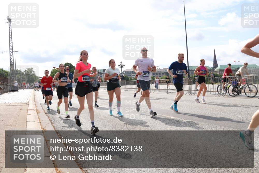 29.06.2025 - hella hamburg halbmarathon Lena Gebhardt http://msf.ph/oto/8382138 29.06.2025 10:15:36 Lombardsbrücke 4494, 16938, 16041, 9657, 3417, 14413, 1440, 1524, 2110, 2281, 2720, 2989, 3167, 3417, 3513, 3650, 4007, 4466, 4492, 4494, 5069, 5271, 5739, 5986, 6317, 6376, 6576, 7452, 7809, 7810, 7941, 7942, 8237, 8256, 9192, 9307, 9423, 9657, 9847, 9997, 10108, 10608, 10775, 10858, 12457, 12469, 12521, 13179, 13197, 13453, 13500, 13818, 13951, 14413, 14423, 14550, 14552, 15150, 15307, 15740 meine-sportfotos.de